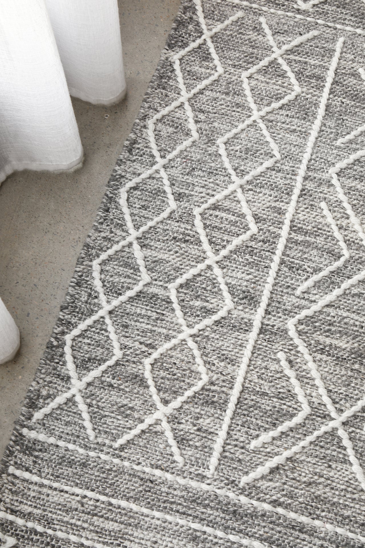 Zara Tribal Grey Wool Flatweave Rug