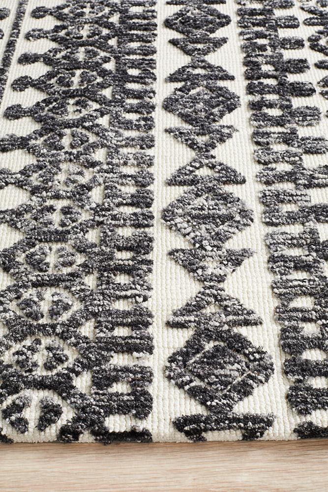 Aylin Ivory & Black Tribal Table Tufted Rug