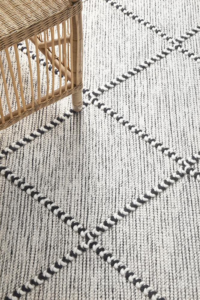 Jasmine Ivory & Black Modern Diamond Pattern Flatwoven Wool Rug