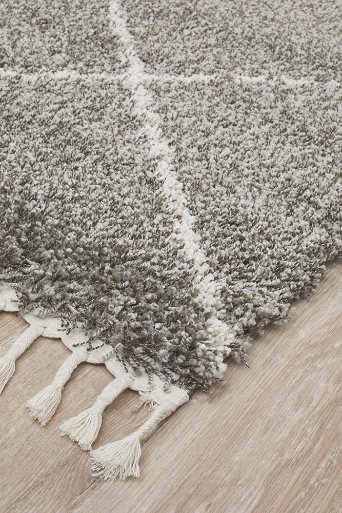 Anisah Modern Grey & White Diamond Pattern Fringed Rug