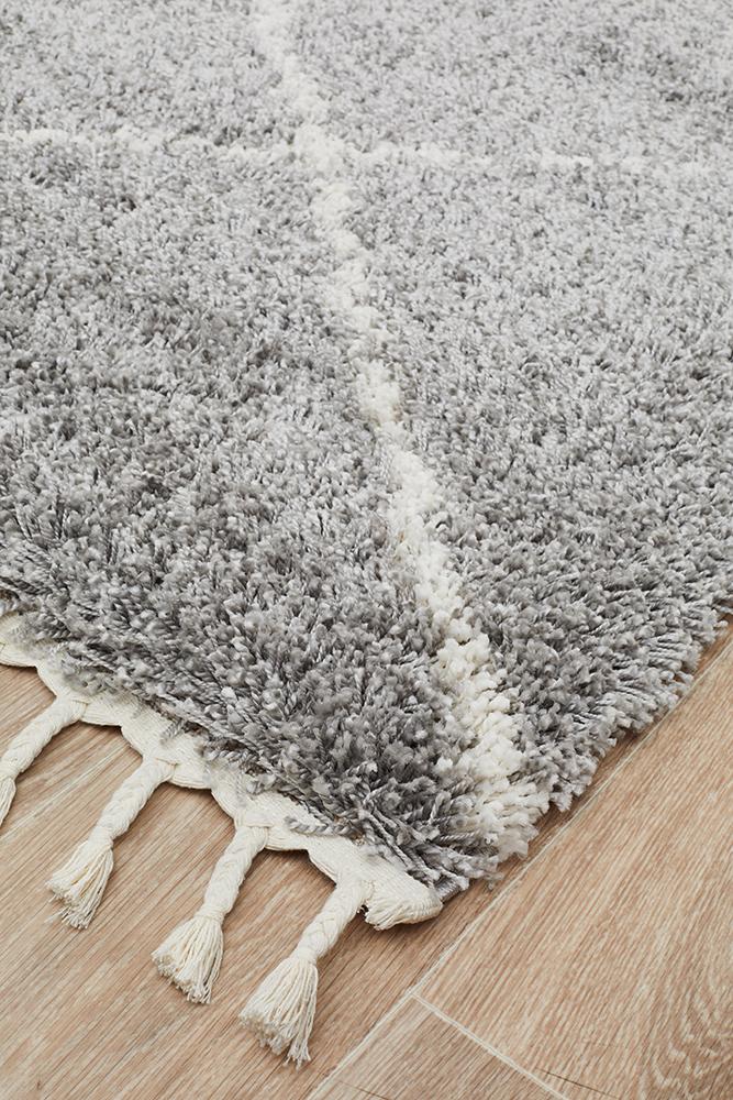 Anisah Modern Grey & White Diamond Pattern Fringed Rug