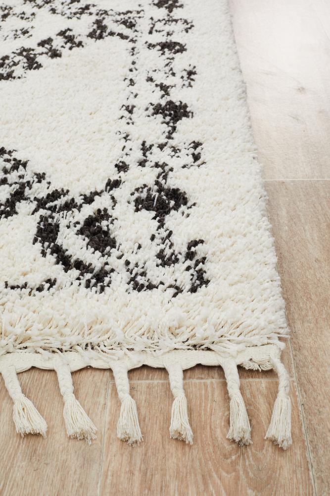 Chaima Modern Fringed White & Black Rug