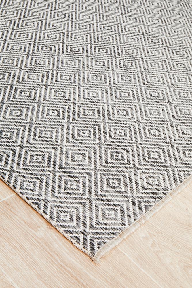 Milly Outdoor Grey & White Diamond Pattern Rug