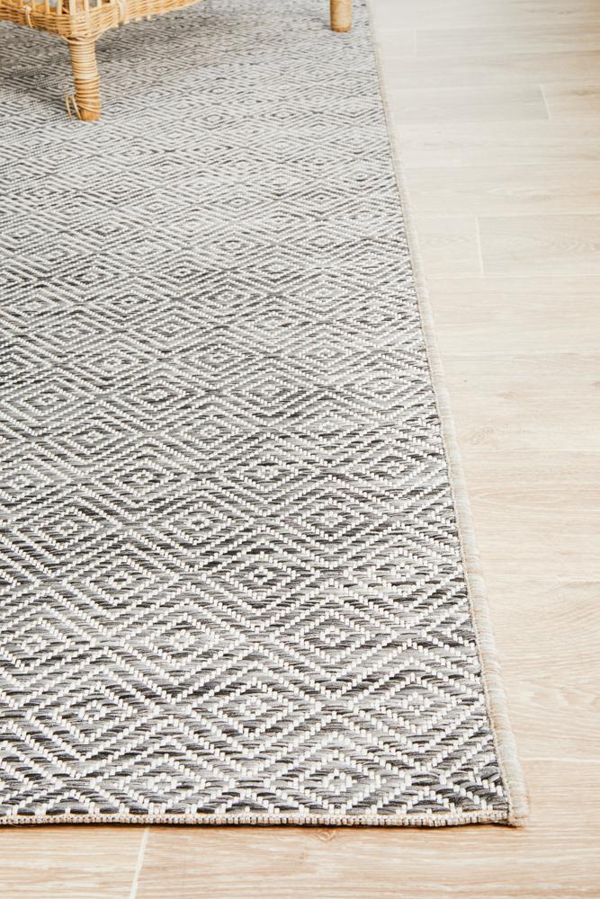 Milly Outdoor Grey & White Diamond Pattern Rug