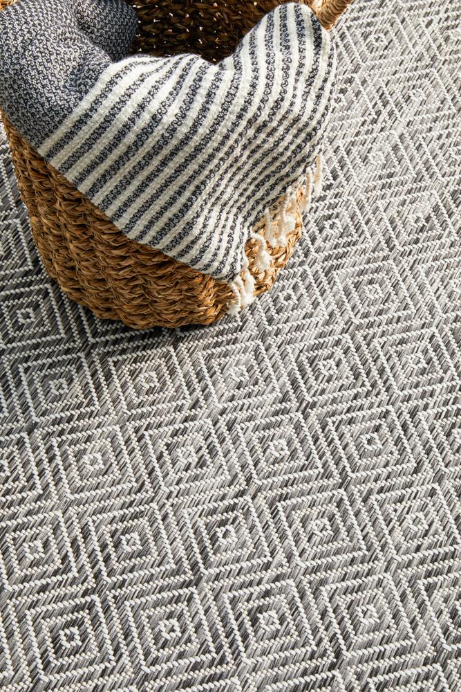 Milly Outdoor Grey & White Diamond Pattern Rug