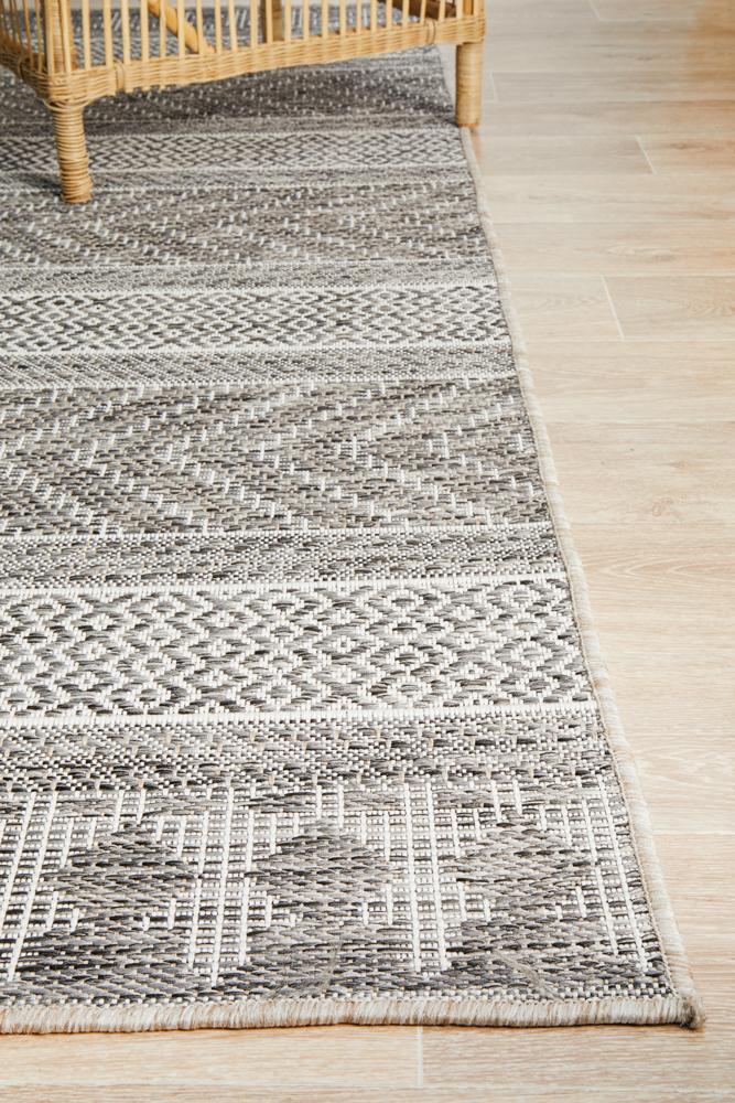 Tessa Outdoor Grey & White Tribal Pattern Rug