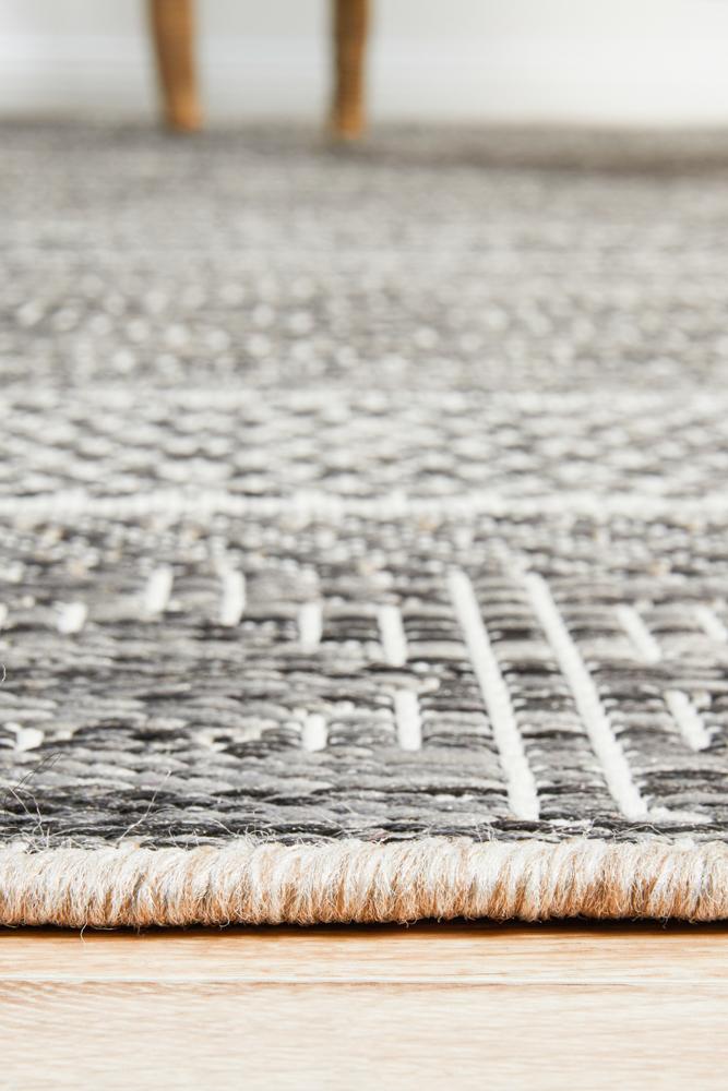 Tessa Outdoor Grey & White Tribal Pattern Rug