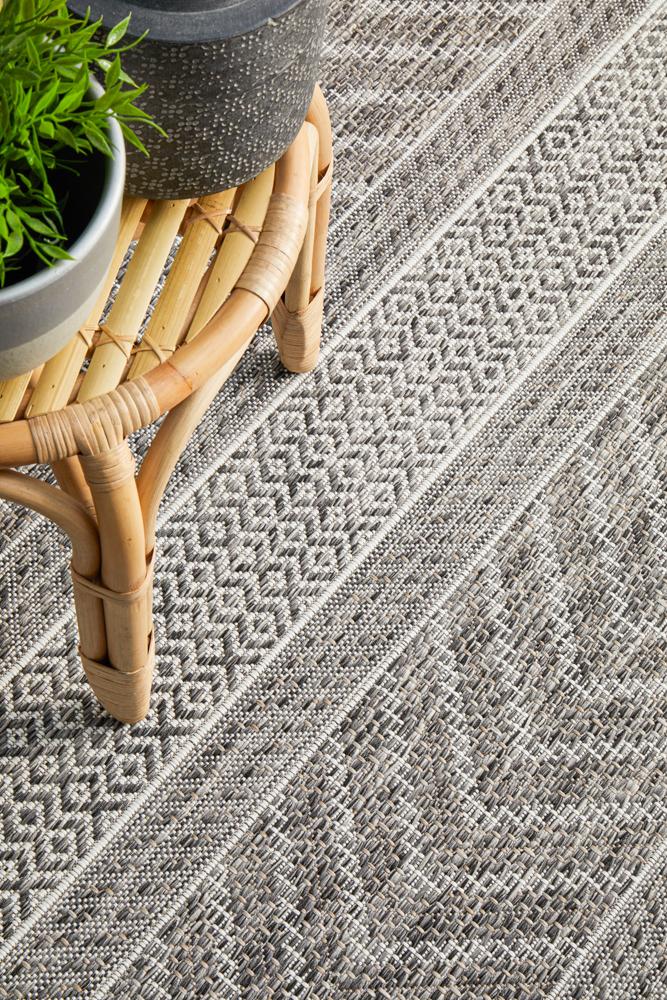 Tessa Outdoor Grey & White Tribal Pattern Rug